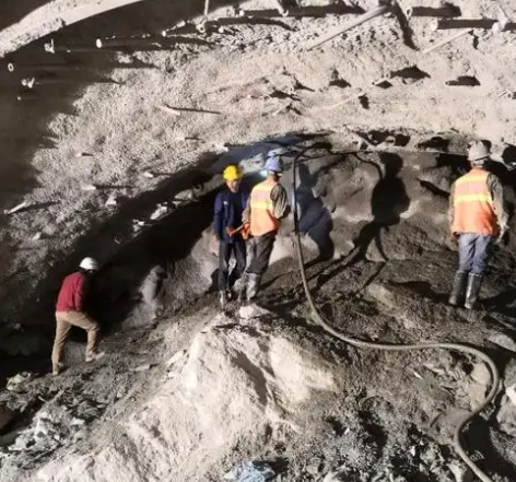 金昌隧道拱顶带模注浆料，微膨胀注浆料的特点及施工工艺